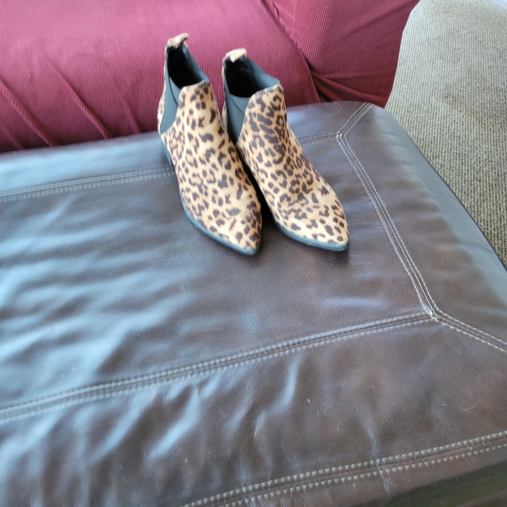 LEOPARD BOOTIES